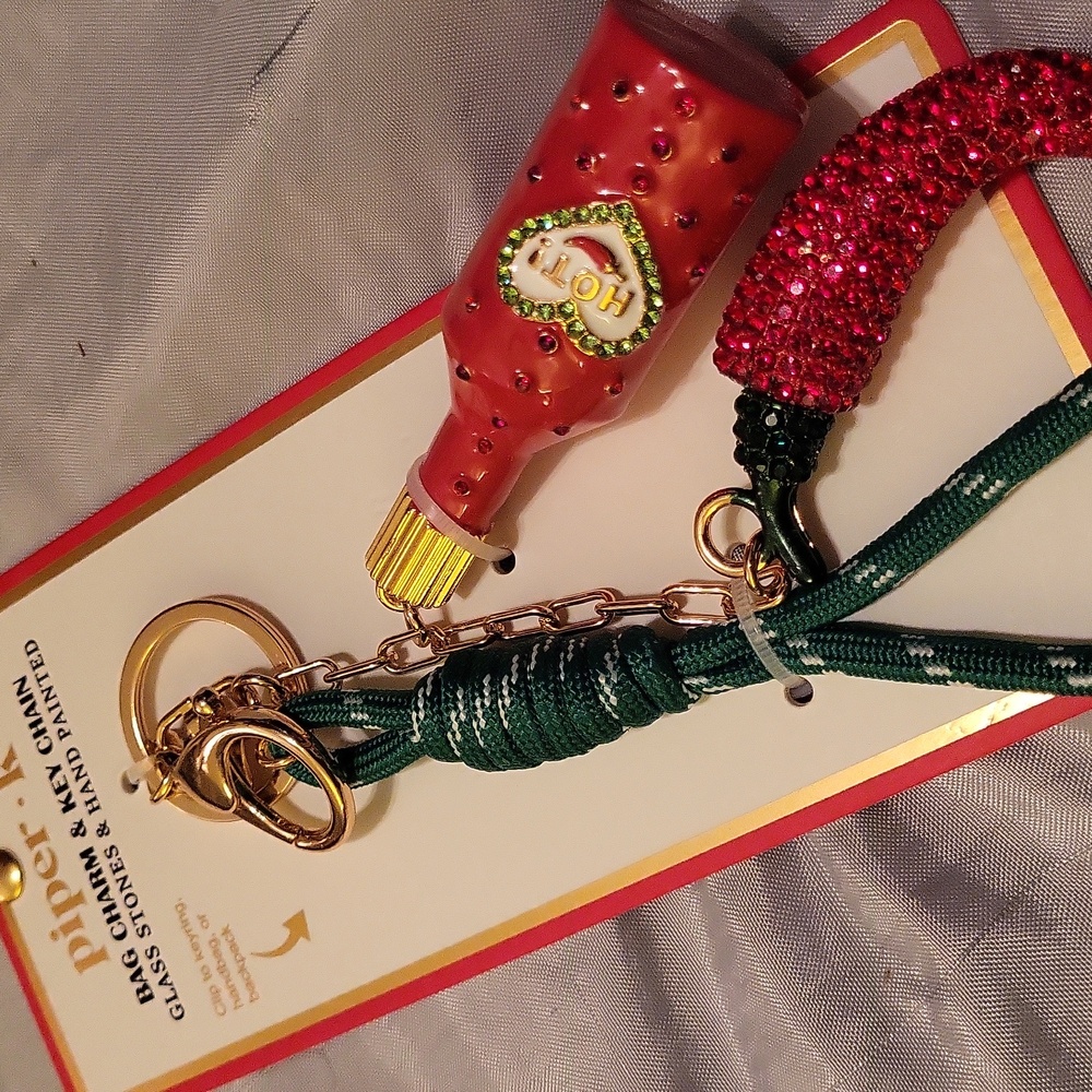Piper K HOT CHILLI PEPPER Hot sauce Bag Charm Keychain Brand New - Picture 1 of 4